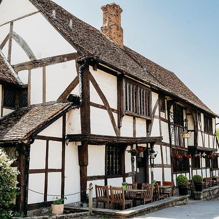 The Crown Inn Chiddingfold Esterno foto