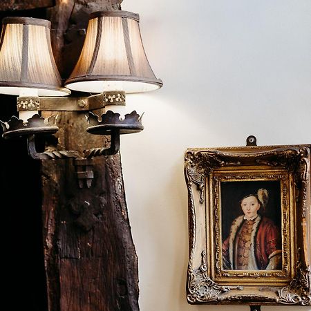 The Crown Inn Chiddingfold Esterno foto