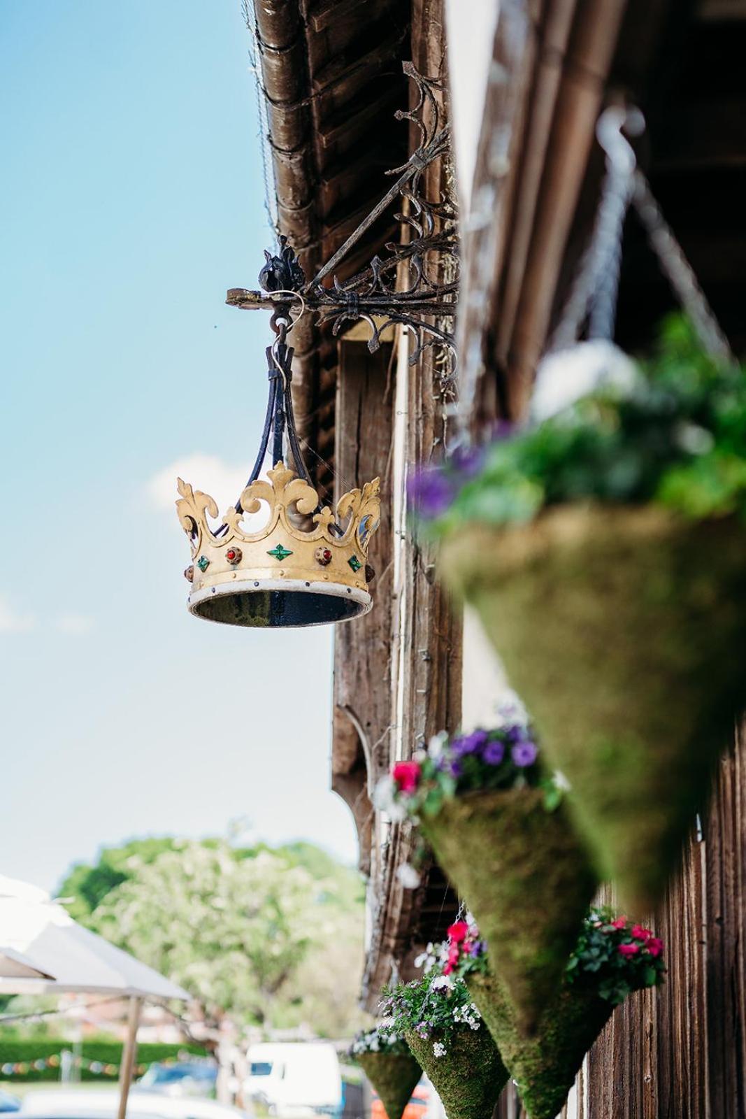 The Crown Inn Chiddingfold Esterno foto