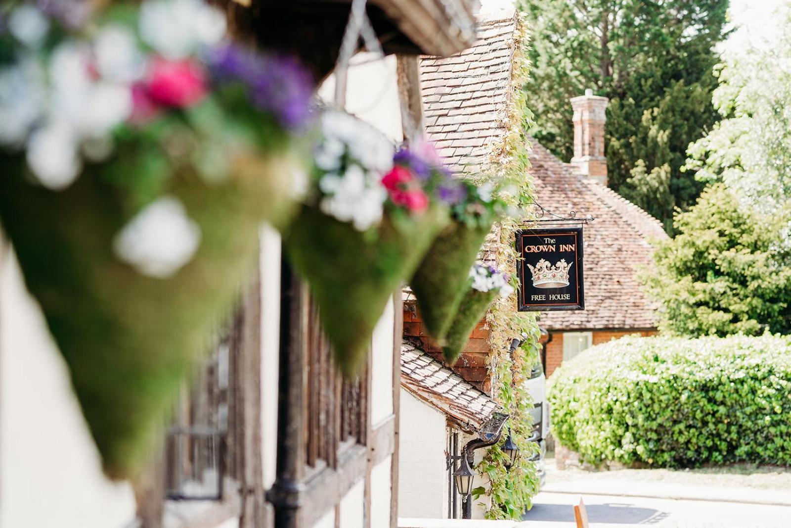 The Crown Inn Chiddingfold Esterno foto