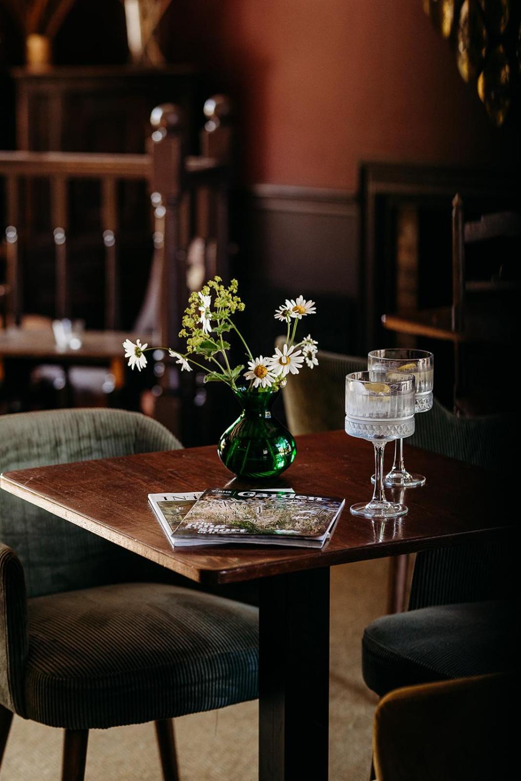 The Crown Inn Chiddingfold Esterno foto