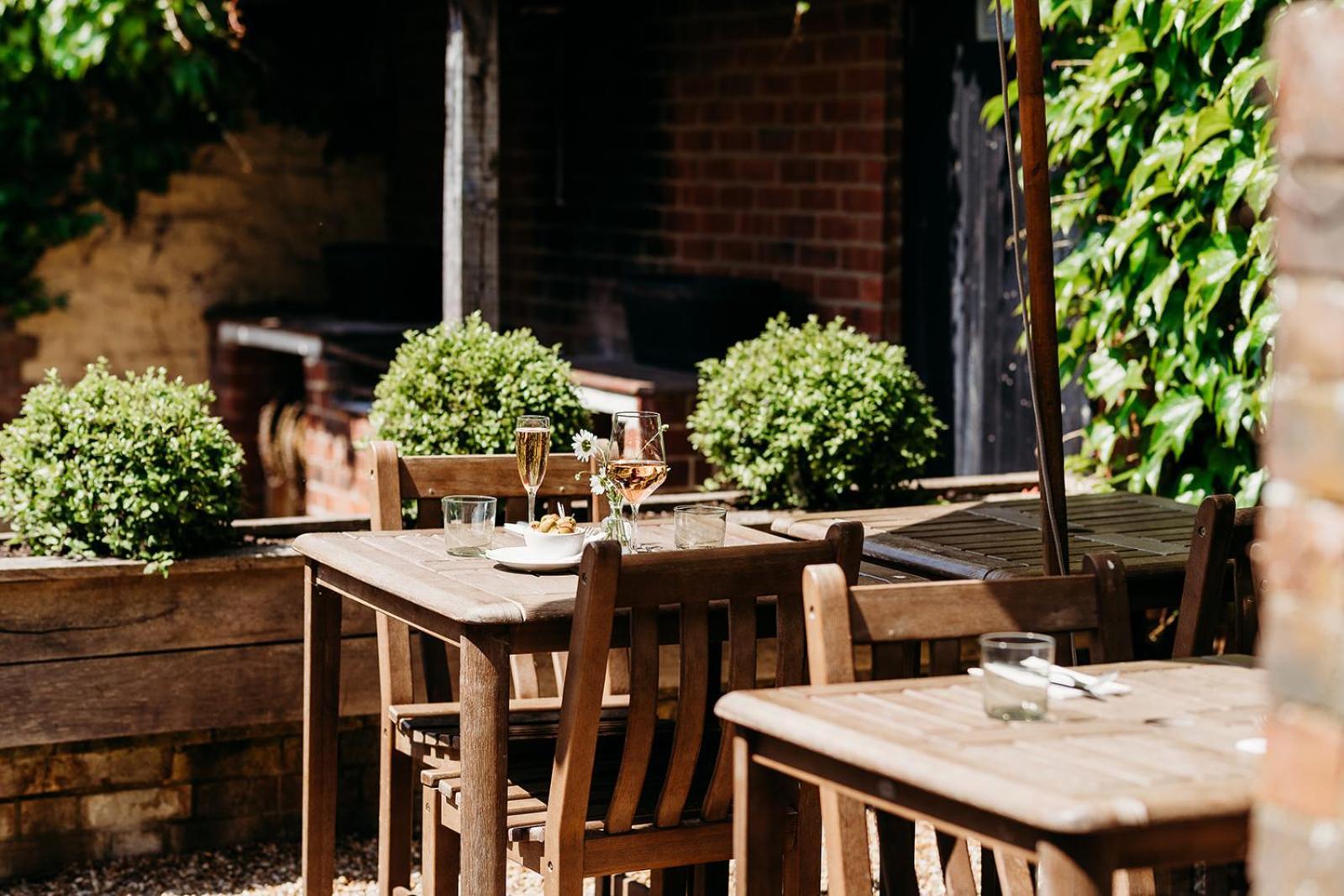 The Crown Inn Chiddingfold Esterno foto