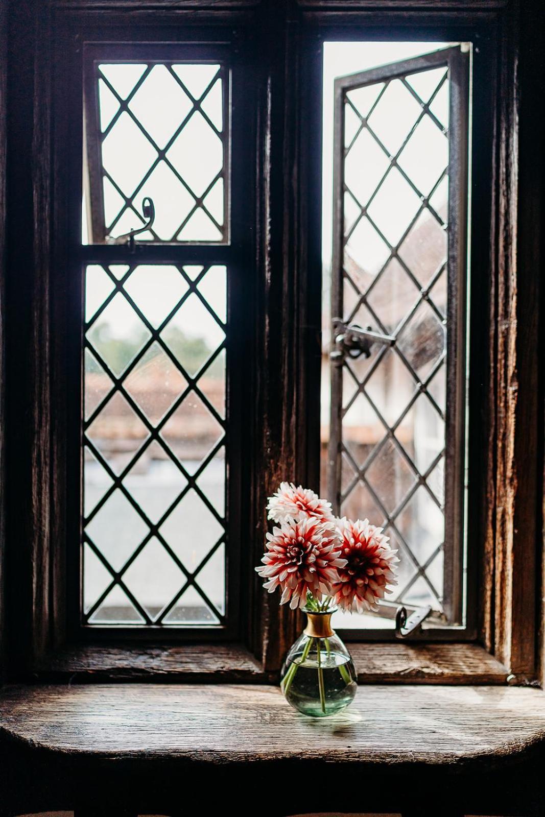 The Crown Inn Chiddingfold Esterno foto