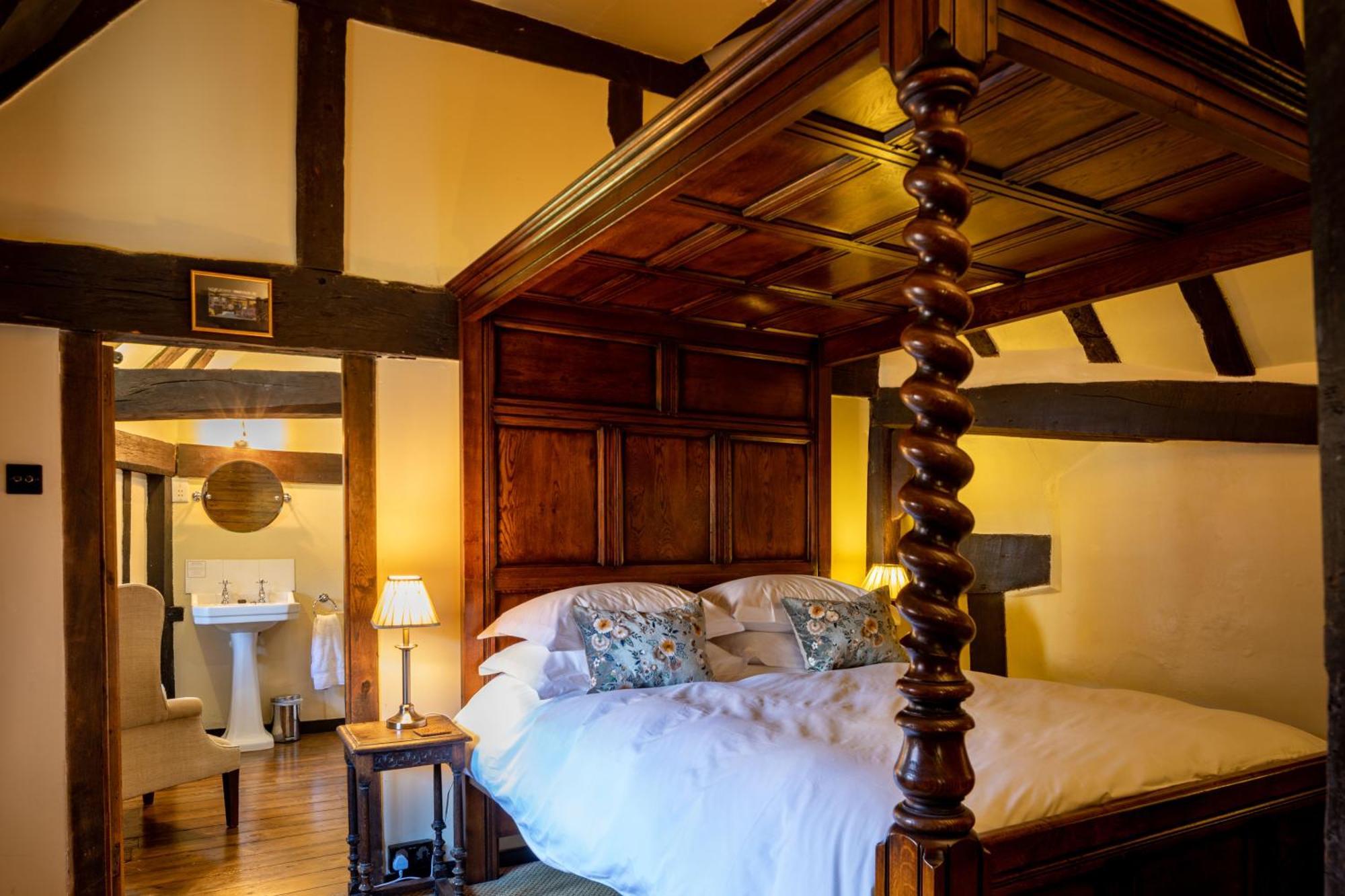 The Crown Inn Chiddingfold Esterno foto