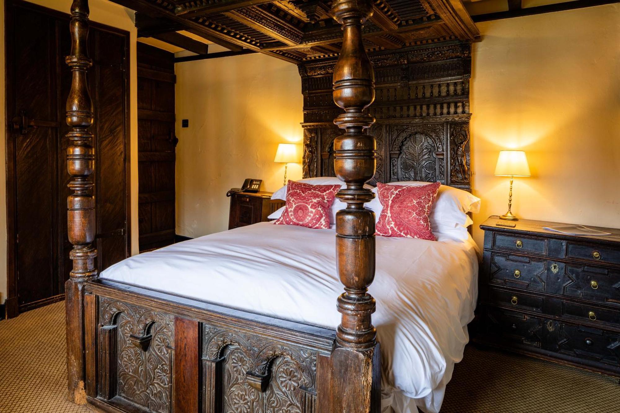 The Crown Inn Chiddingfold Esterno foto