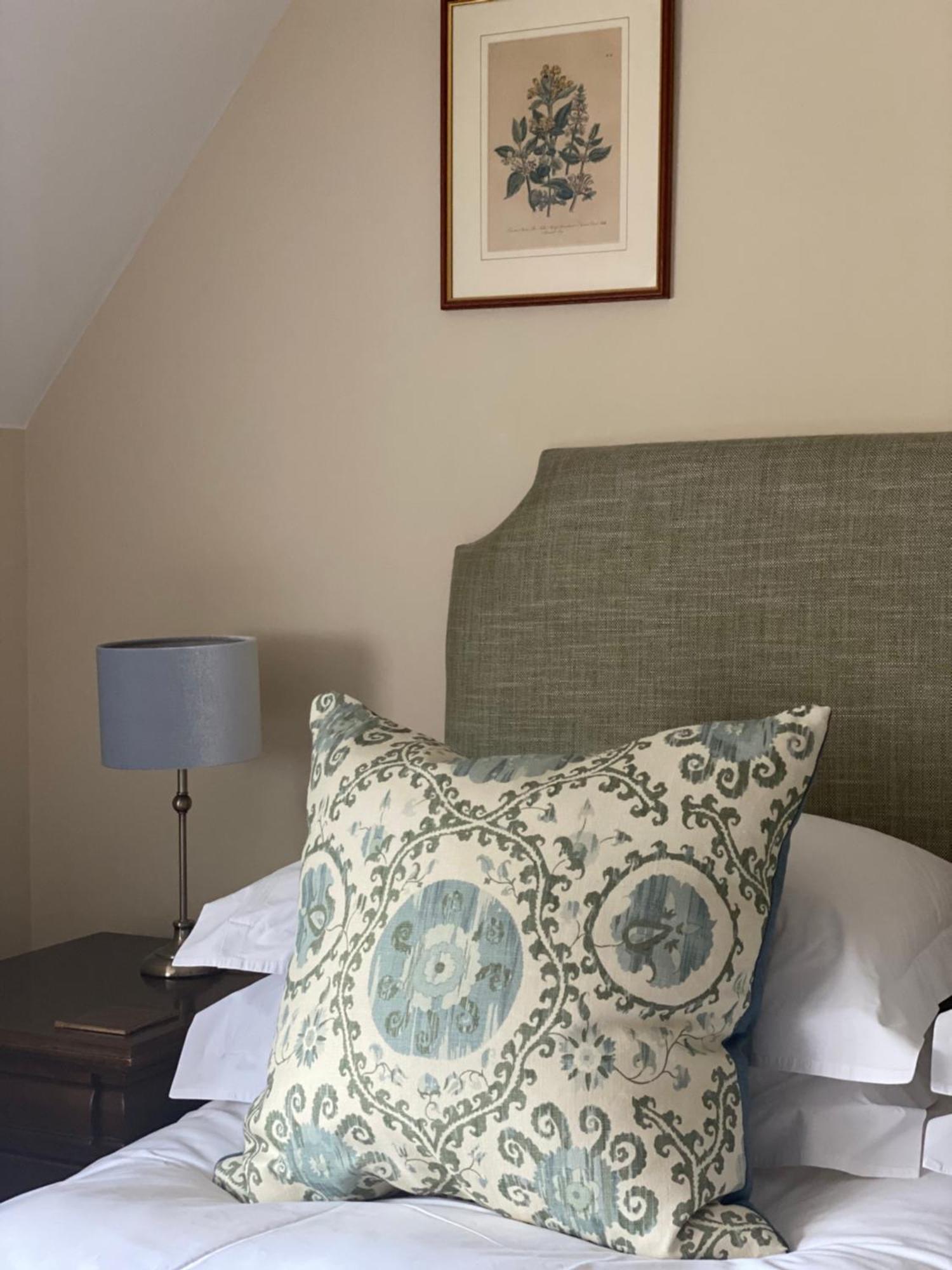 The Crown Inn Chiddingfold Esterno foto