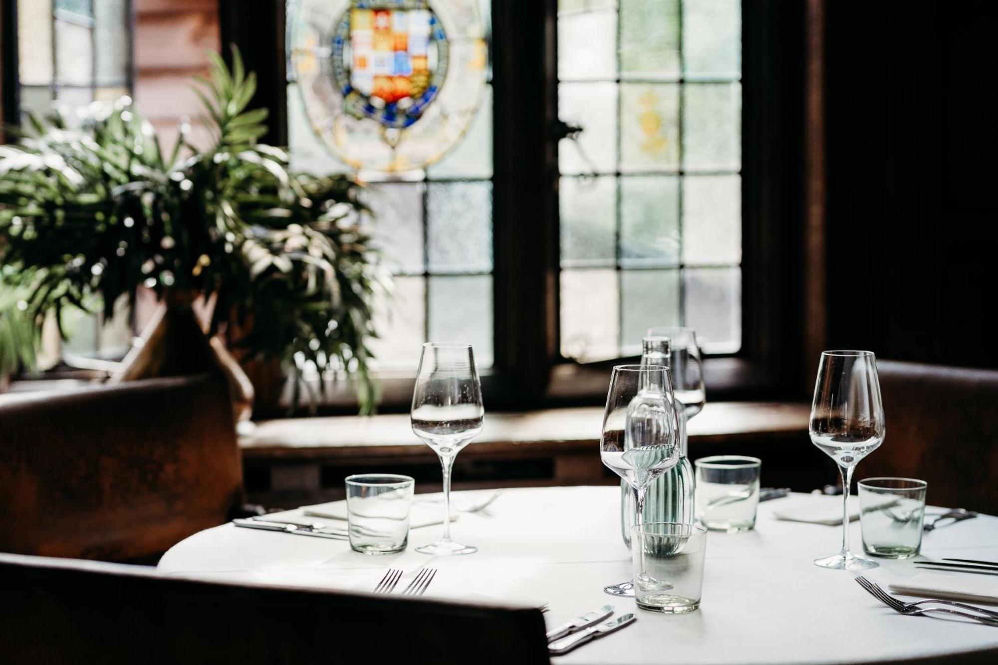 The Crown Inn Chiddingfold Esterno foto